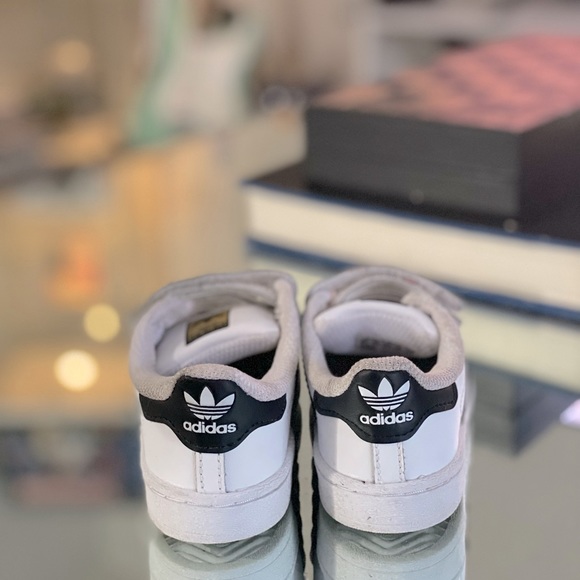 Adidas superstar Infant/Toddler Size 6K - Picture 2 of 3